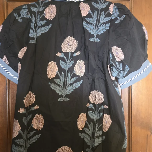 NWT Entro Delta Bloom Floral Blouse with Blue Accents - Picture 5 of 8